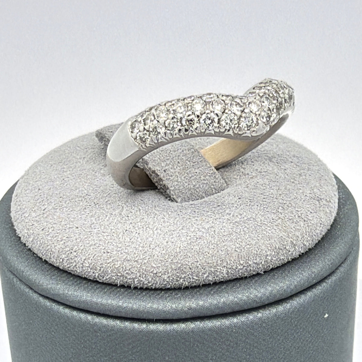 18K White Gold 0.43 CTW Diamond Pave V-Shaped Band Chevron Contour Size 5