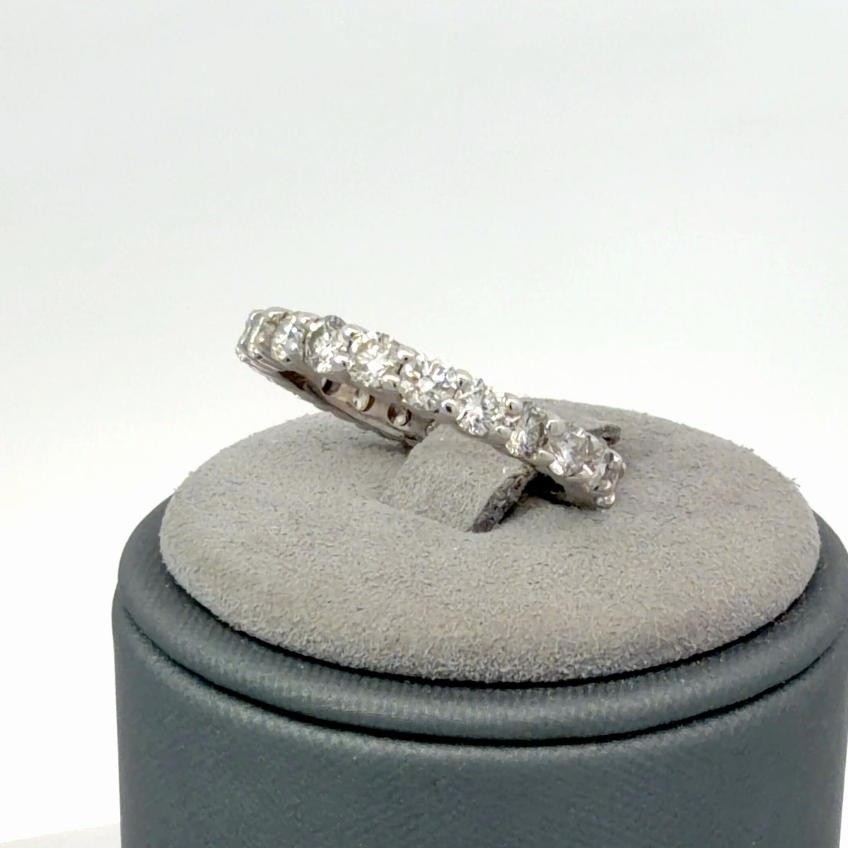 14K White Gold Diamond Eternity Wedding Band Classic 2.20 CTW Size 5.75