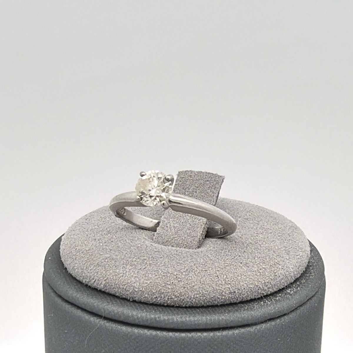 14K White Gold 0.54ct Diamond Solitair Ring Classic Round 4-Prong Size 4.5