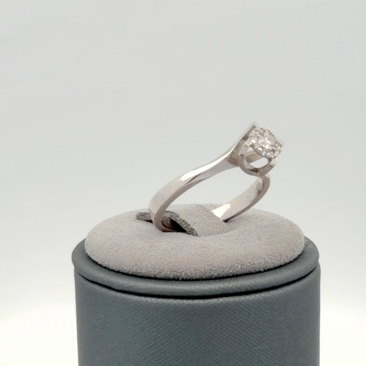 10K White Gold 0.25 CTW Dainty Diamond Cluster Ring, Size 7, Round Diamonds