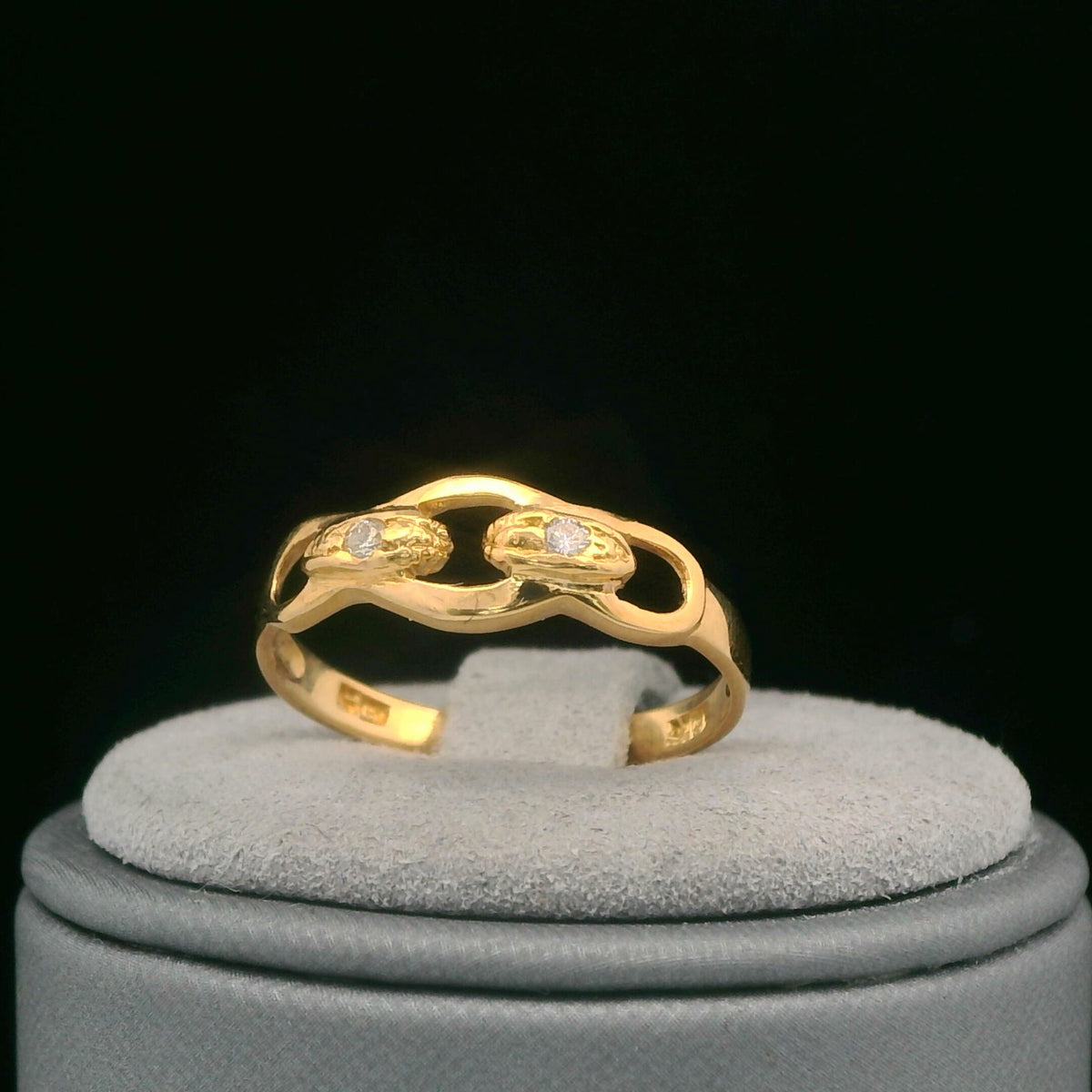 18K Yellow Gold Diamond Accented Band 0.03 CTW Looping Pattern Size 5.5
