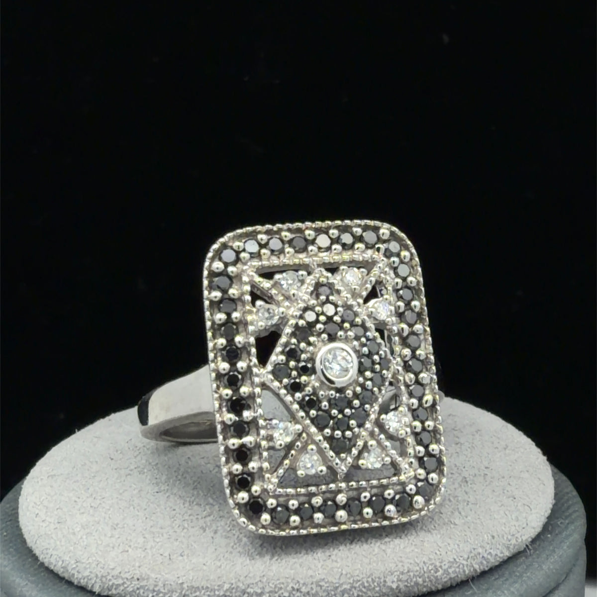 14K White Gold Antique Style Diamond Cocktail Ring 0.60 CTW, US Size 7