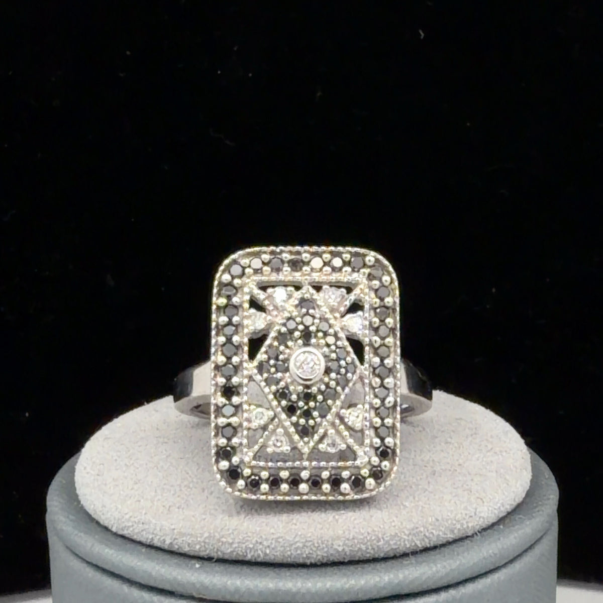 14K White Gold Antique Style Diamond Cocktail Ring 0.60 CTW, US Size 7