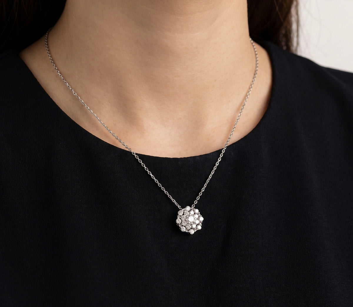 18K White Gold Diamond Pendant Necklace 0.10 CT Diamond