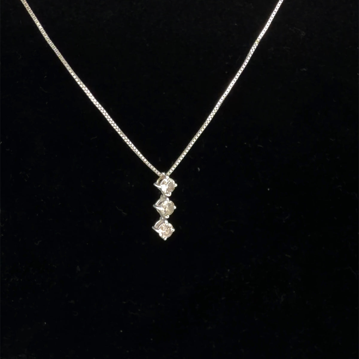 14K White Gold Pendant Necklace  0.30 CTW Round Brilliant Natural Diamond