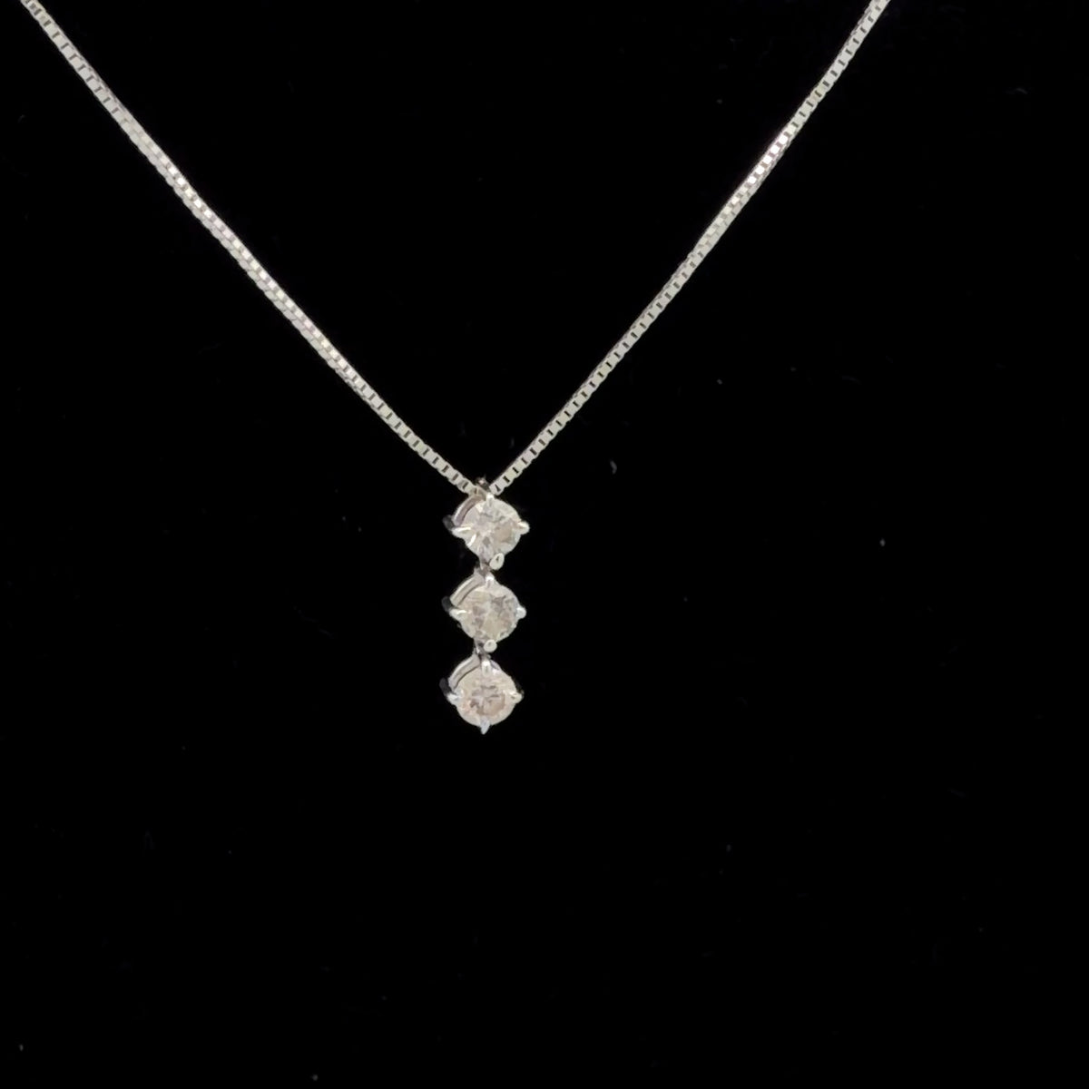 14K White Gold Pendant Necklace  0.30 CTW Round Brilliant Natural Diamond
