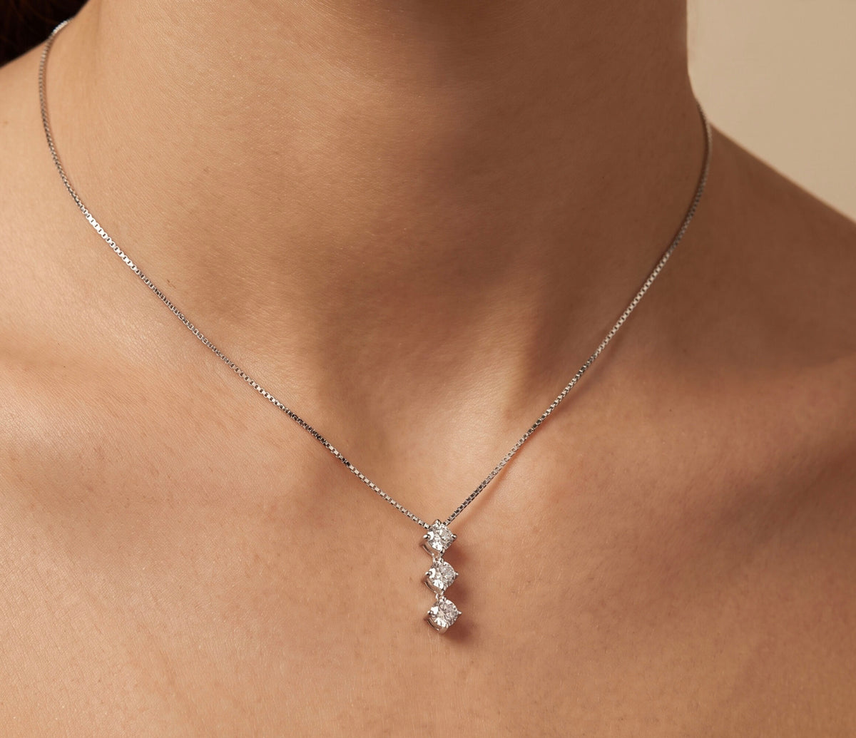 14K White Gold Pendant Necklace  0.30 CTW Round Brilliant Natural Diamond