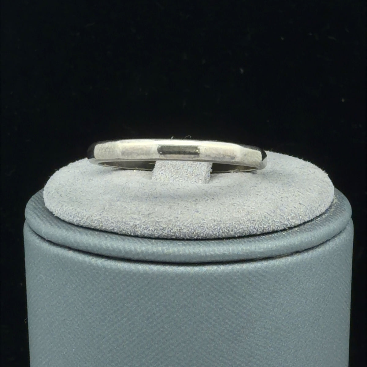 14K White Gold Geometric Edge Band - Size 8.5, Contemporary Faceted Style