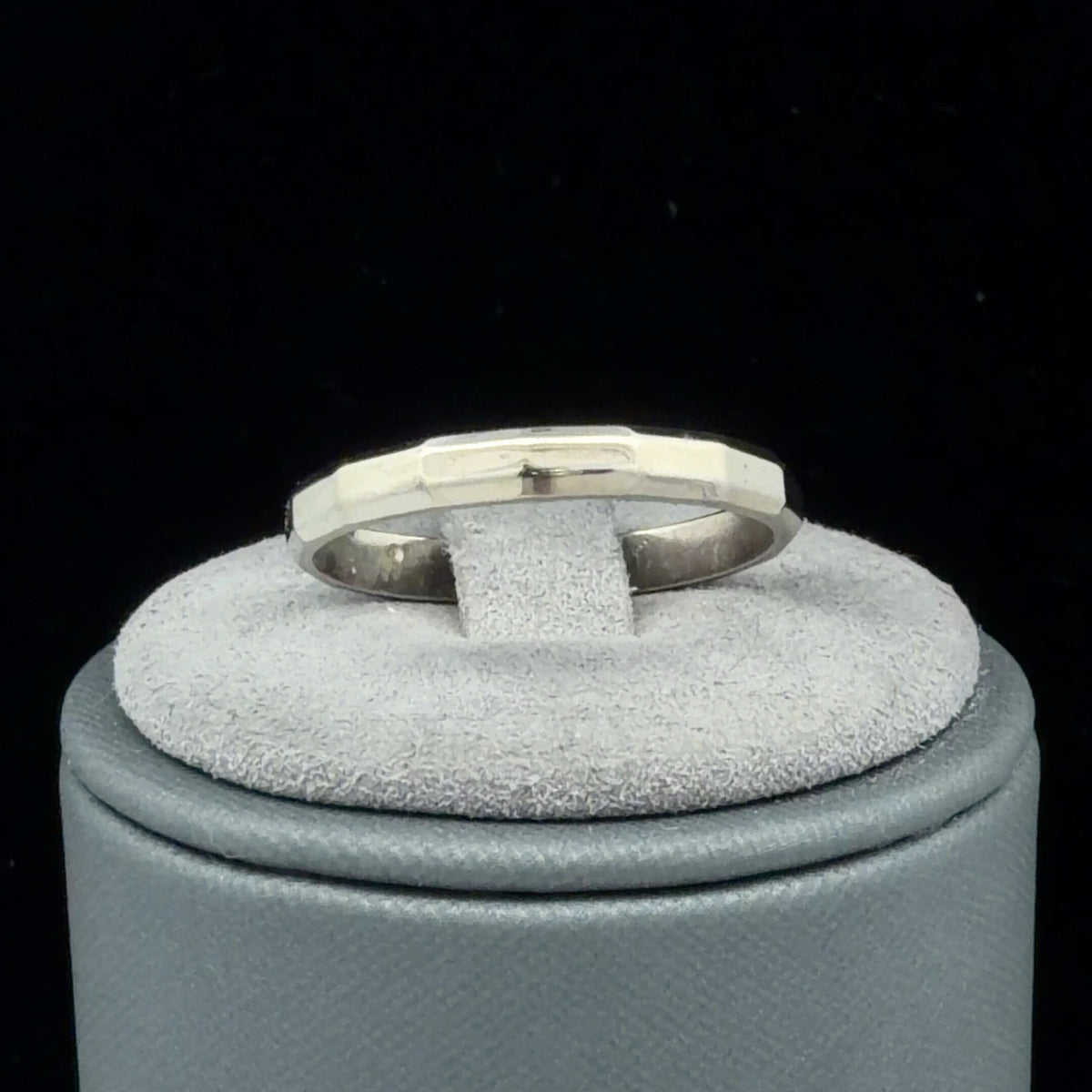 14K White Gold Geometric Edge Band - Faceted Modern Polished Ring, Size 8