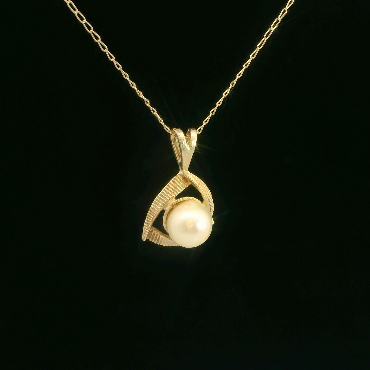 14K Yellow Gold Cultured Pearl Pendant Necklace, Dainty Classic Jewelry