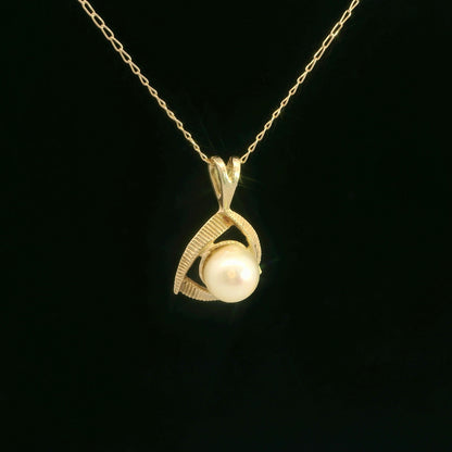 14K Yellow Gold Cultured Pearl Pendant Necklace, Dainty Classic Jewelry