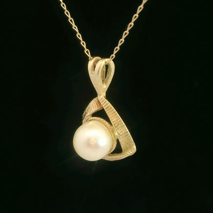 14K Yellow Gold Cultured Pearl Pendant Necklace, Dainty Classic Jewelry