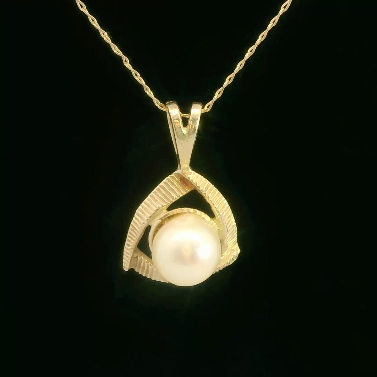 14K Yellow Gold Cultured Pearl Pendant Necklace, Dainty Classic Jewelry