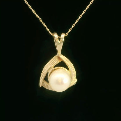 14K Yellow Gold Cultured Pearl Pendant Necklace, Dainty Classic Jewelry