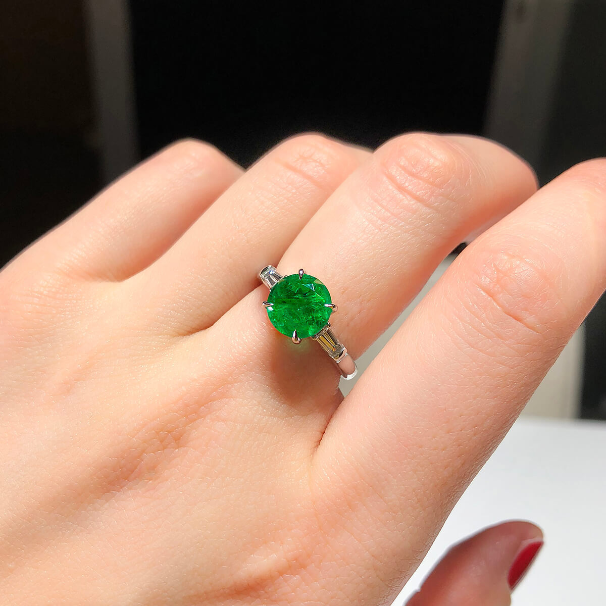 18K White Gold Statement Ring With 2.05 TCW Round Shape Natural Emerald, GRS Certified